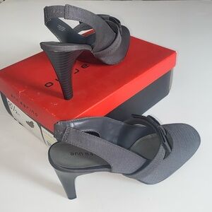 Ann Marino vintage NIB Legendary sling back Steel fabric pumps, 8.5M